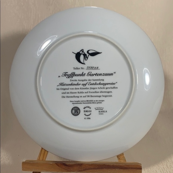 “At the Garden Fence” Cat Collector Plate - Picture 6 of 8